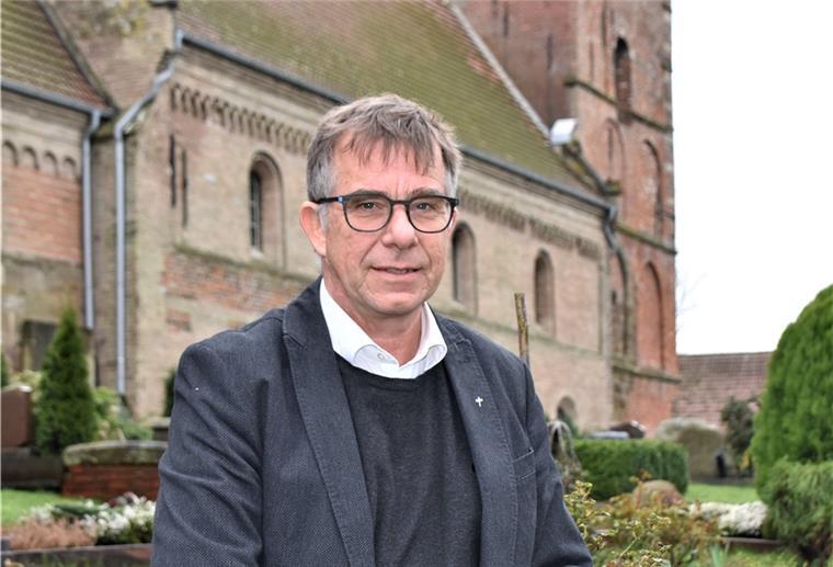 Pastor Dietmar Reumann-Claßen wird ab Januar in Butjadingen und Abbehausen mitanpacken. Er wird sich vor allem um die kirchliche Arbeit im Tourismus kümmern.