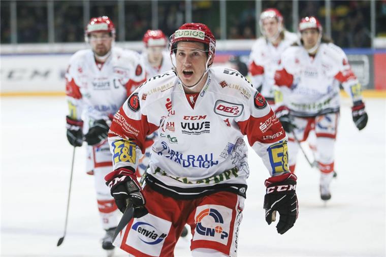 Dieser Abwehrspieler soll die Lücke der Pinguins schließen Patch Alber soll am Mittwoch in Augsburg sein Debüt für die Pinguins geben. Der neue Verteidiger kommt aus Crimmitschau.