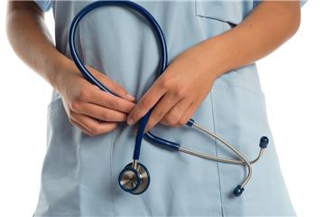 Patienten klagen immer wieder über lange Wartezeiten in Arztpraxen und überhaupt erstmal auf einen Termin.