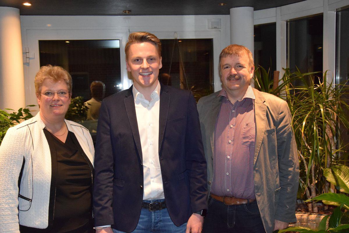 Zevener CDU kürt Patrick Brinkmann zum neuen Chef Patrick Brinkmann aus Heeslingen (Mitte) ist neuer Vorsitzender des CDU-Gemeindeverbandes Zeven. Seine Stellvertreter sind Katharina Merklein aus Zeven und Martin Setzer aus Wiersdorf.