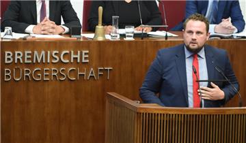 Patrick Öztürk (SPD) nimmt in Bremen in der Bürgerschaft Stellung zu den gegen ihn erhobenen Vorwürfen. Am Ende stimmt er selbst für einen Untersuchungsausschuss zum massenhaften Sozialbetrug in Bremerhaven.