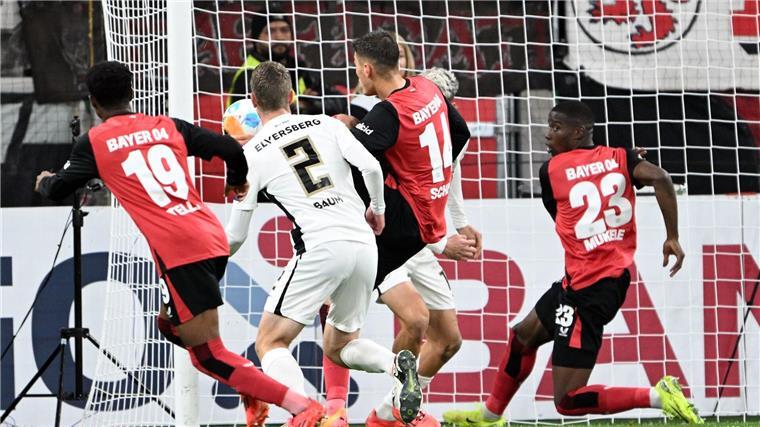 Titelverteidiger Leverkusen marschiert in Runde drei Patrick Schick (m) erzielte einen Doppelpack.
