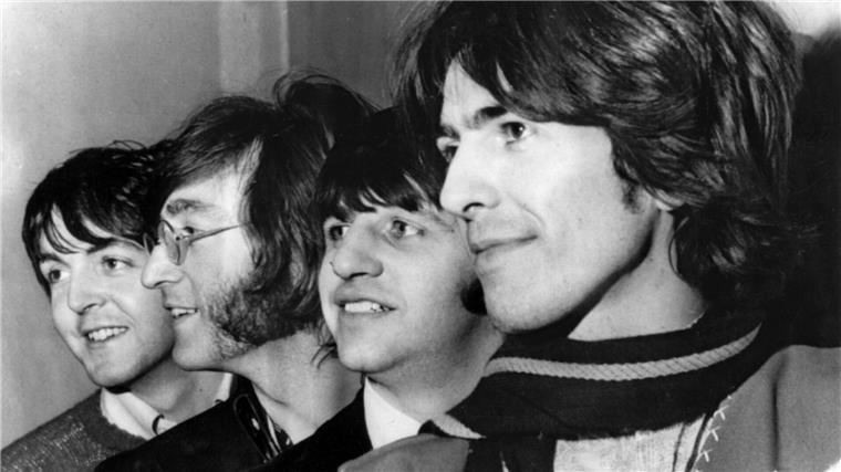 Beatles-Single auf dem Weg zu Platz eins Paul, John, Ringo und George.