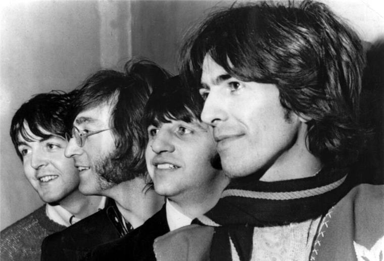 George Harrison in Liverpool geehrt Paul (l-r), John, Ringo und George.