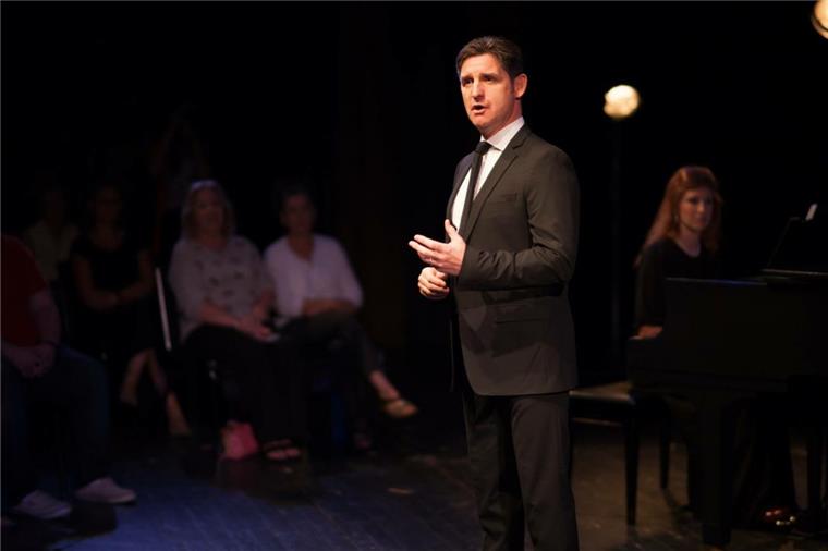 Grammy-Gewinner Paul Phoenix singt in Wilstedt Paul Phoenix in Aktion: Am Sonntagabend wird er in Wilstedt in der Kirche zu erleben sein.