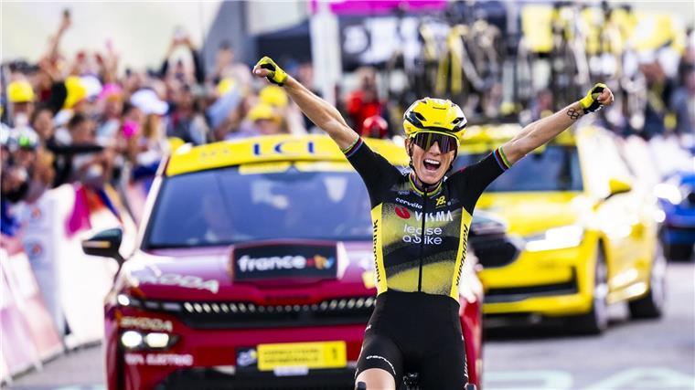 Pauline Ferrand-Prevot jubelt über ihren beeindruckenden Tagessieg.