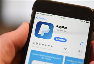 Die App von Paypal ist auf einem Mobilfunkgerät zu sehen.