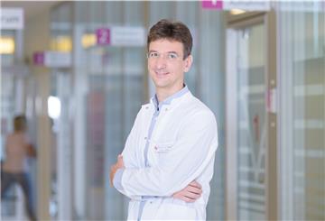 PD Dr. Oliver Radke, Chefarzt der Klinik für Anästhesiologie und operative Intensivmedizin, hat per Telemedizin eine Operation in der Antarktis unterstützt.