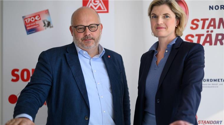 Metall-Tarifparteien peilen Pilotabschluss an Peilen Pilotabschluss in der Metall- und Elektroindustrie an: die Verhandlungsführer der IG Metall Küste, Daniel Friedrich, Lena Ströbele vom Arbeitgeberverband Nordmetall.