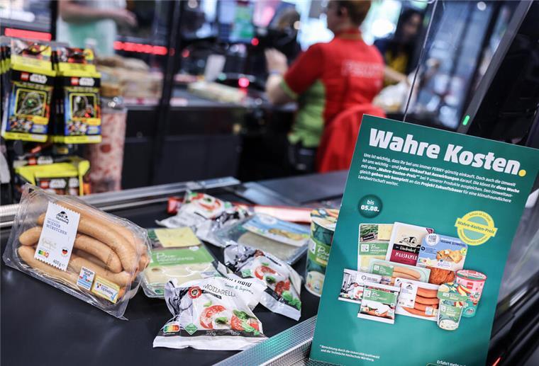 Lebensmittel bis zu 94 Prozent teurer: Penny startet am Montag Experiment Produkte deren Preis mit den verdeckte Kosten angepasst wurden, liegen an der Kasse
