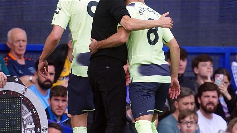 Gündogan zurück zur alten Liebe - „Bester Club der Welt“ Pep Guardiola (l) schwärmt von Ilkay Gündogans Spielintelligenz.