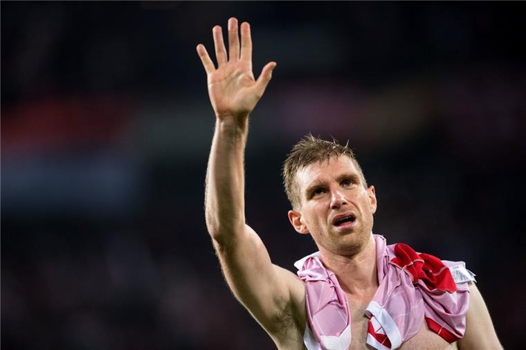 Mertesacker feiert Abschied mit Werder-Stars Per Mertesacker, ehemaliger Fußballer von Werder Bremen, geht in den Fußball-Ruhestand.
