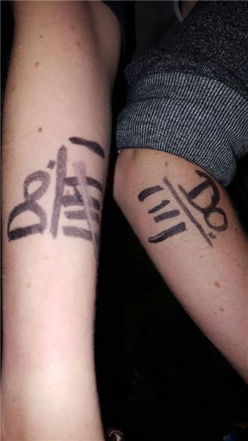 Per Strichliste auf dem Arm wurde dokumentiert, wer wie viel Bier getrichtert ha...