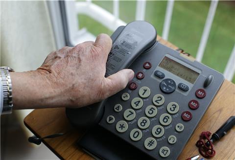 Per Telefon versuchten die Betrüger die Seniorin um 50.000 Euro zu erleichtern.
