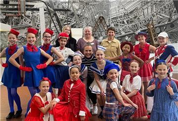 Perfekter Ort für ein zauberhaftes Tanzprojekt der Tanz-Etage Bremerhaven: das Luftschiff- und Marinefliegermuseum Aeronauticum in Nordholz.