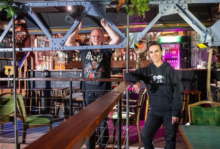„Vater-Tochter-Tour“: 233 Rock-Konzerte in acht Jahren Peter Arndt und seine Tochter Nicole sind ständige Gäste im Rock-Center/Shiva – sie waren schon 29-mal dort.