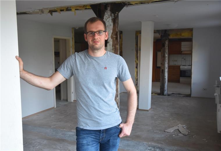 Wohnster Jugend richtet sich einen Treffpunkt her Peter Dammann ist Chef des Wohnster Dorfvereins. Zusammen mit jungen Leuten aus dem Ort macht er aus einem alten Haus einen Treffpunkt für die Jugend.