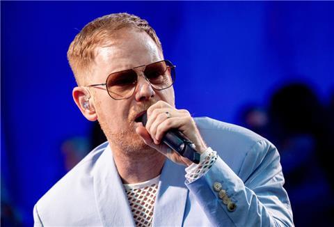 Der deutsche Musiker Peter Fox steht auf dem Hurricane Festival auf der Bühne.