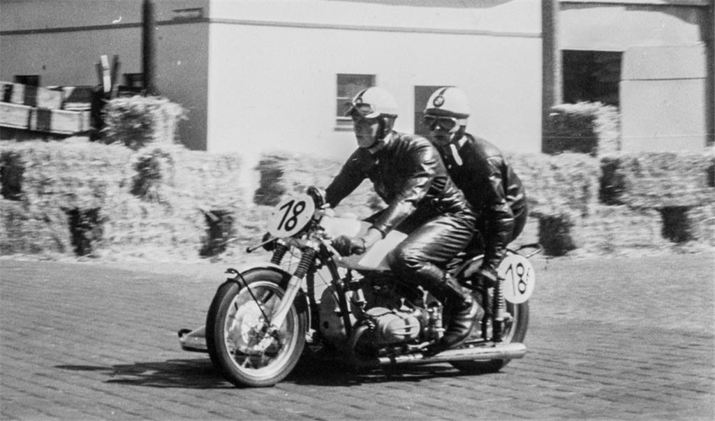 Peter Köster und Harry Mahrsandt beim Fischereihafenrennen in den 60er Jahren.
