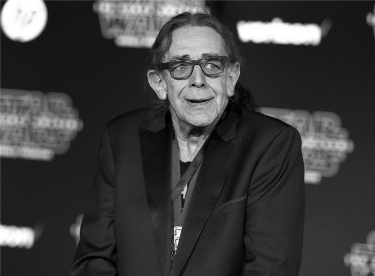 Peter Mayhew, der durch seine "Star Wars"-Rolle als  zotteliger Chewbacca berühmt wurde, ist tot. Der Schauspieler wurde 74 Jahre alt. 