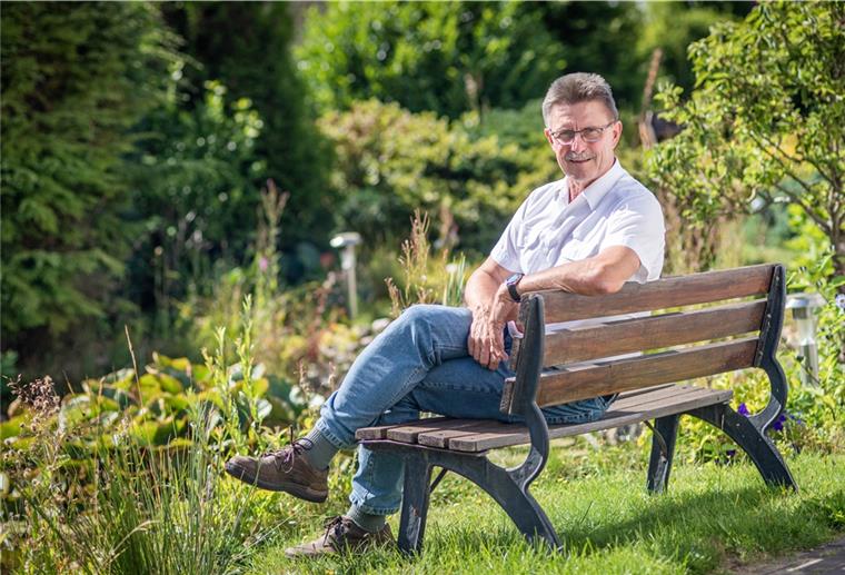 Peter Skusa, hier im heimischen Garten in Leherheide, wird neuer ehrenamtlicher Stadtrat im Magistrat. Der CDU-Politiker übernimmt den Posten von Michael Teiser.