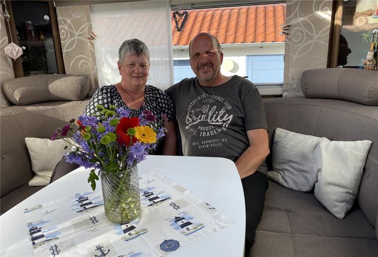 Im Wohnmobil zuhause: Nordenhamer Paar lebt auf 15 Quadratmetern Petra und Holger Flüchter haben ihr Eigenheim gegen ein Wohnmobil eingetauscht. Die Entscheidung haben sie noch keinen Tag bereut.