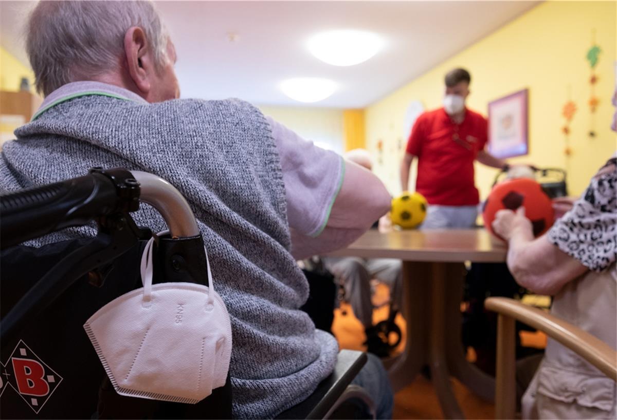 Awo-Verbandsgeschäftsführer zur Pflegereform: „Nicht ausreichend“ Pflegebedürftige in Heimen werden durch die Pflegereform entlastet - allerdings „nicht ausreichend“, wie der Geschäftsführer des Awo-Bezirksverbands Weser-Ems, Thore Wintermann betont.