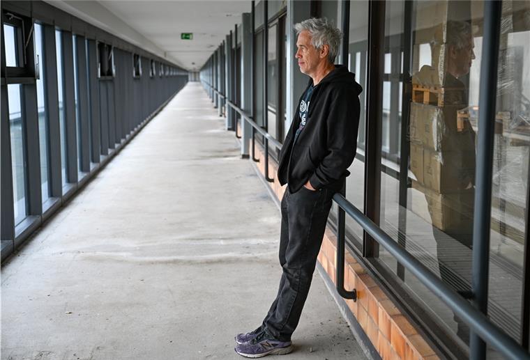 US-Fotograf Buehler fotografiert den Columbusbahnhof Phil Buehler ist vom alten Columbusbahnhof fasziniert. Der Fotograf aus New York ist auch mit seiner Kamera durch die verlassenen Räume gestreift.