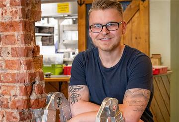 Philip Ausborn eröffnet das Lokal B`Haven Seafood & Bar im Schaufenster Fischereihafen.