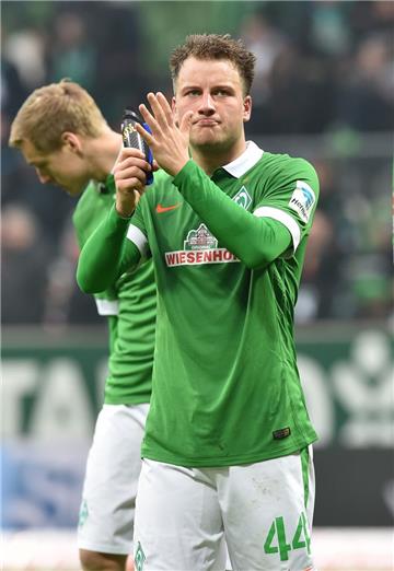 Philipp Bargfrede ist nach neuneinhalb Monaten Verletzungspause zurück im Mannschaftstraining von Werder Bremen.