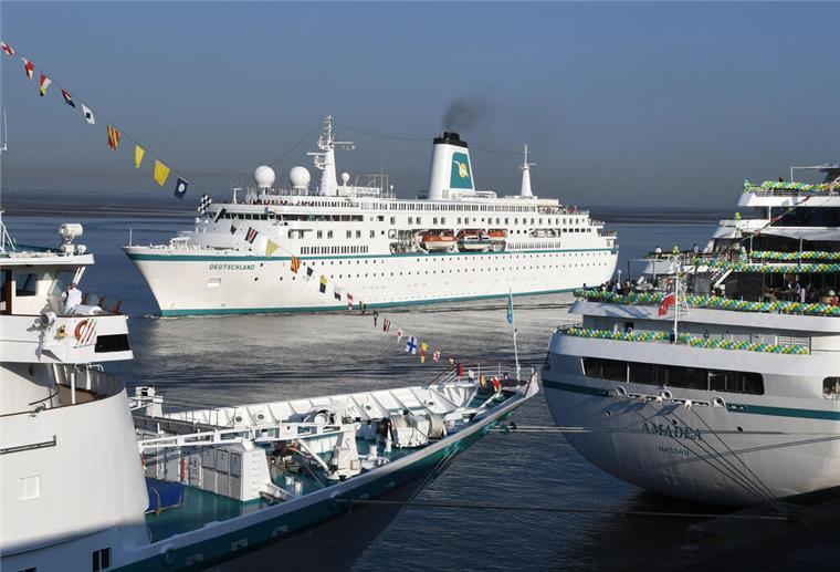 Kreuzfahrt-Rekord in Bremerhaven! Phoenix Reisen legt 2025 richtig los Phoenix Reisen bleibt Bremerhaven mit seinen Schiffen auch nach dem Betreiberwechsel am Kreuzfahrtterminal treu. Die Pläne für 2025 sind für das Unternehmen rekordverdächtig.