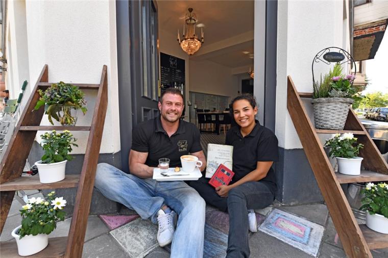 Pia und Andreas Fehler werfen im Café Faust das Handtuch.