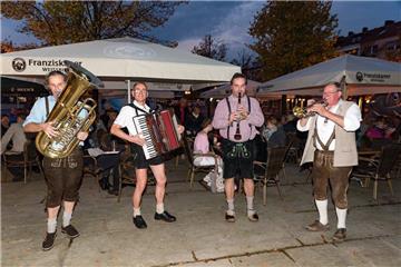 Musikanten in Lederhosen Servus Bremerhaven