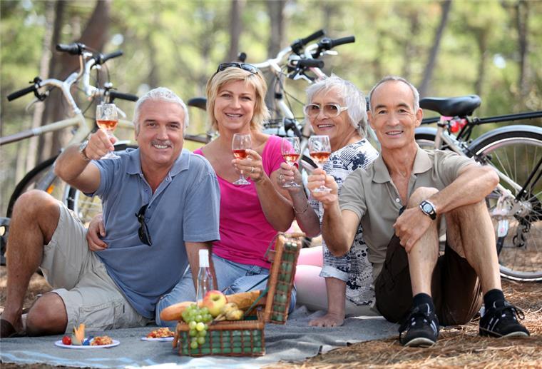 Buntes Miteinander im Stadtteil Lehe Menschen beim Picknicken