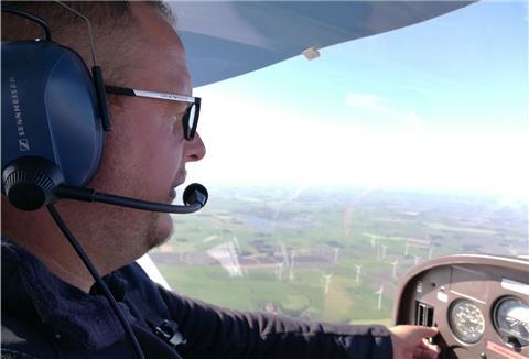 Pilot Gordon Grünig steuert die Pützer RS 180 sicher.