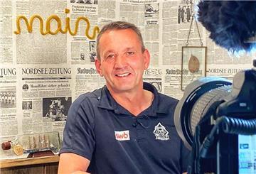 Pinguins-Cheftrainer Thomas Popiesch hat in einem Interview über Führungsqualitäten gesprochen.