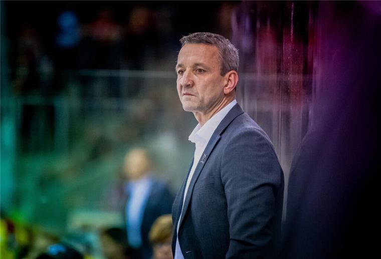 Bitteres Ende in der Verlängerung für die Fischtown Pinguins Pinguins Cheftrainer Thomas Popiesch konnte mit seinem Team einen Punkt holen.
