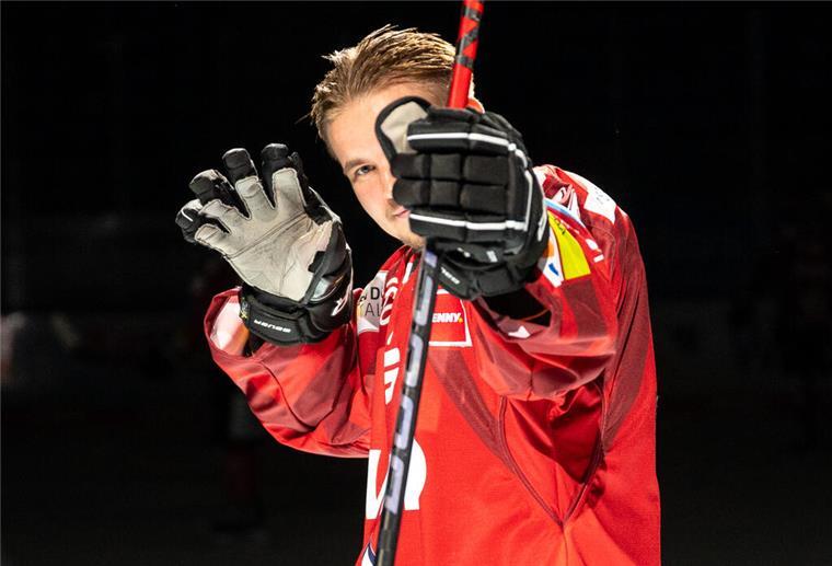 Eishockey: Dorumer Justin Büsing soll sich zunächst in Crimmitschau durchbeißen Pinguins-Eigengewächs Justin Büsing wird die Saison in Crimmitschau starten.