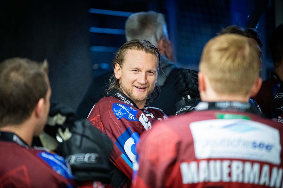 Pinguins-Kapitän Mike Moore kann gegen Schwenningen voraussichtlich wieder spielen.