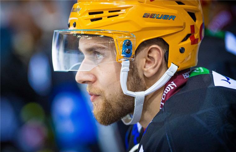 Pinguins-Stürmer Luca Gläser läuft per Förderlizenz an diesem Wochenende für die Eispiraten Crimmitschau auf.