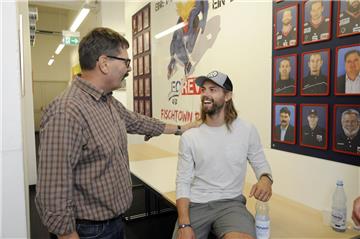Pinguins-Teammanager Alfred Prey und Stürmer Rob Bordson sind bereit für die nächste Auswärtstour. Am Wochenende stehen drei Testspiele in Dänemark auf dem Programm.