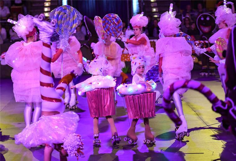 Nur noch wenige Tickets für die Märchenshow auf Rollen Pinocchio lautet der Titel der diesjährigen Weihnachtsshow auf Rollschuhen. Es gibt noch wenige Karten.
