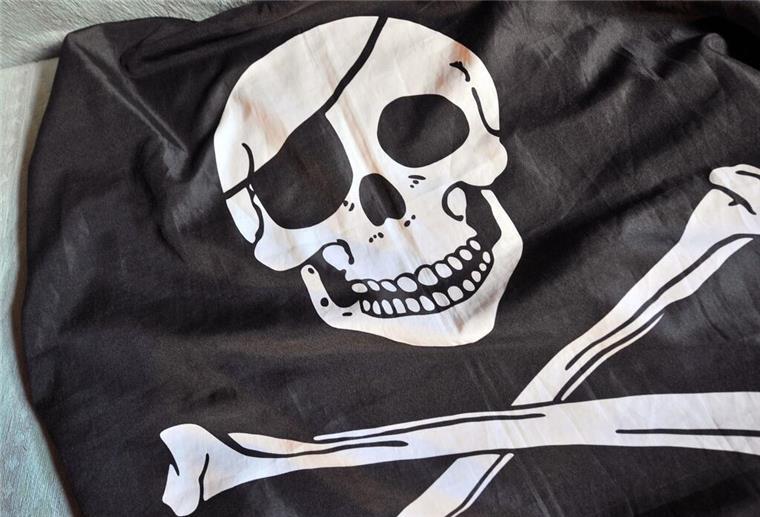 Piraterie und Kreuzfahrt: Wie sicher Kreuzfahrtschiffe wirklich sind Piratenangriffe: Wie Kreuzfahrten sich vor Überfällen schützen