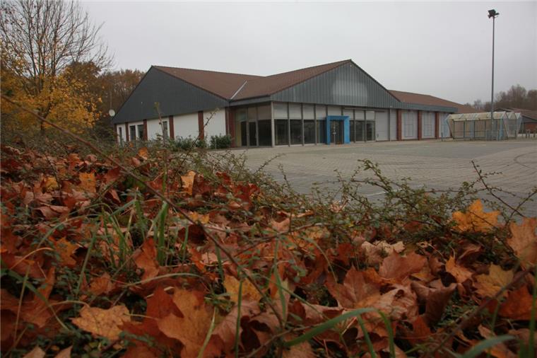 Leerstand in Nordholz: Baumarkt-Pläne sind vom Tisch Pläne gescheitert: Nach der Neuausrichtung der Konsumgenossenschaft Coop wird diese an ihrem seit April 2016 verwaisten sky-Markt-Standort an der Bahnhofstraße in Nordholz kein Plaza Bau- und Gartencenter einrichten.