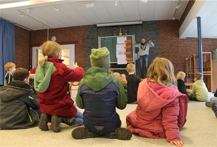Bokels Grundschüler snacken Plattdütsch unterm Schnutenpulli Plattdeutsch steht seit den Sommerferien wieder auf dem Stundenplan der Bokeler Grundschüler.