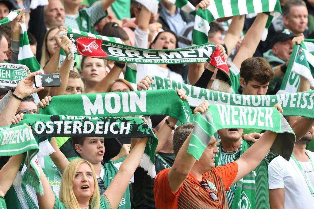 Platz 16: Werder Bremen. 18,50 Euro für ein Bier, ein Softgetränk und zwei Bratw...