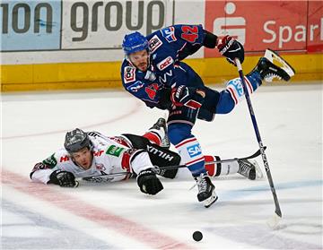 Platz sechs teilen sich Chad Kolarik (Foto) von den Adler Mannheim und Benjamin Hanowski von den Augsburger Panthern mit 18 Toren aus 40 Spielen.