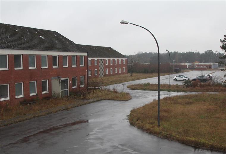 Abriss statt Flüchtlingsunterkunft! Spontane Wende bei Plänen für Cuxhavener Ex-Kaserne Plötzlich werden die Pläne über den Haufen geworfen. Nun wird die ehemalige Kaserne in Altenwalde abgerissen.