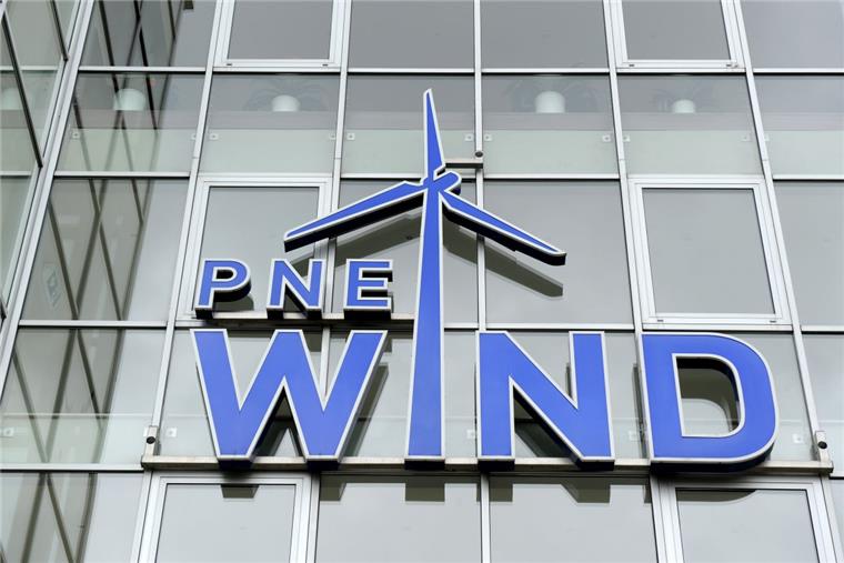 Cuxhaven: PNE Wind sieht sich trotz Gewinneinbruch auf Kurs PNE Wind in Cuxhaven will neben Windkraft auch auf andere erneuerbare Energien setzen.
