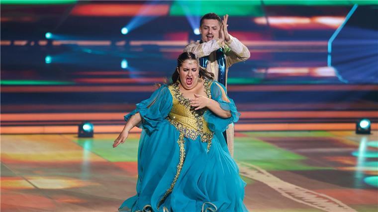 Christine Neubauer feiert Tränen-Abschied von „Let’s Dance“ Podcasterin selfiesandra versuchte sich an einem Bollywood-Tanz.